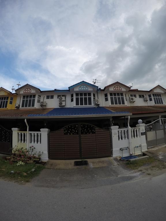 Little Blue House Kemaman Guesthouse Chukai Exterior foto